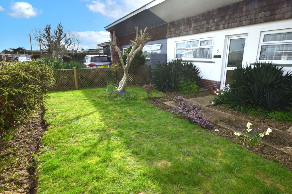 Property photo 2 of 20 Front Garden