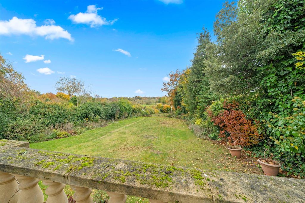 Property photo 2 of 24 Garden B.Jpg