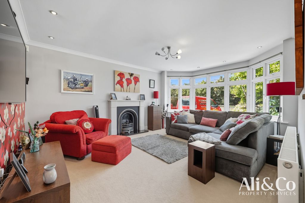 Property photo 3 of 40