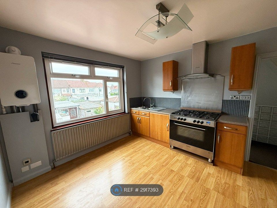 Property photo 3 of 10 Kitchen
