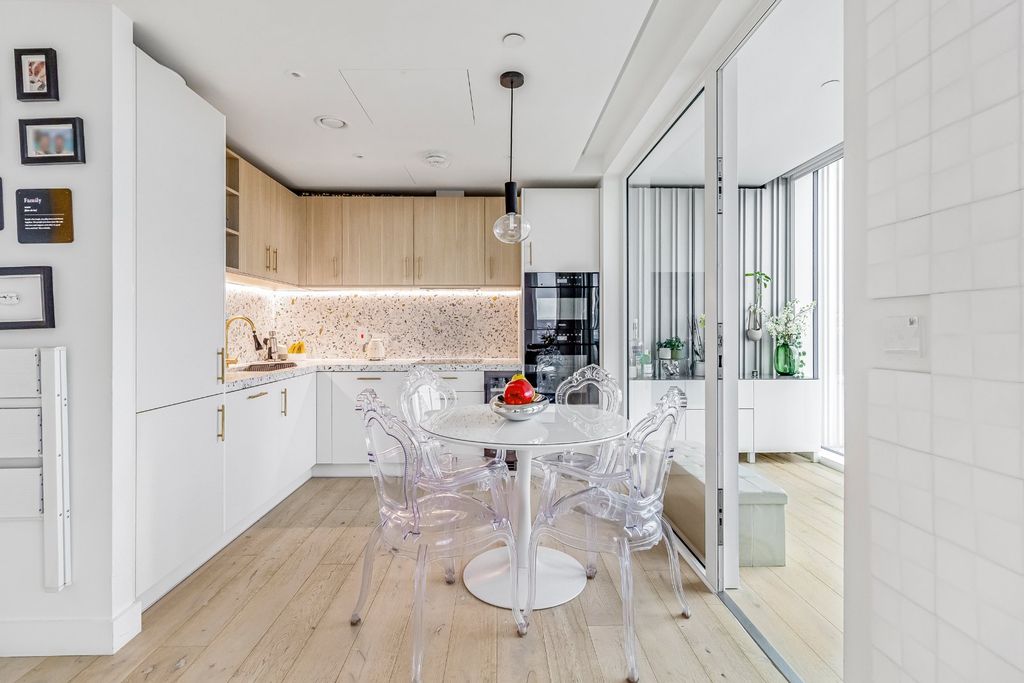 Property photo 2 of 16 Picture No. 11