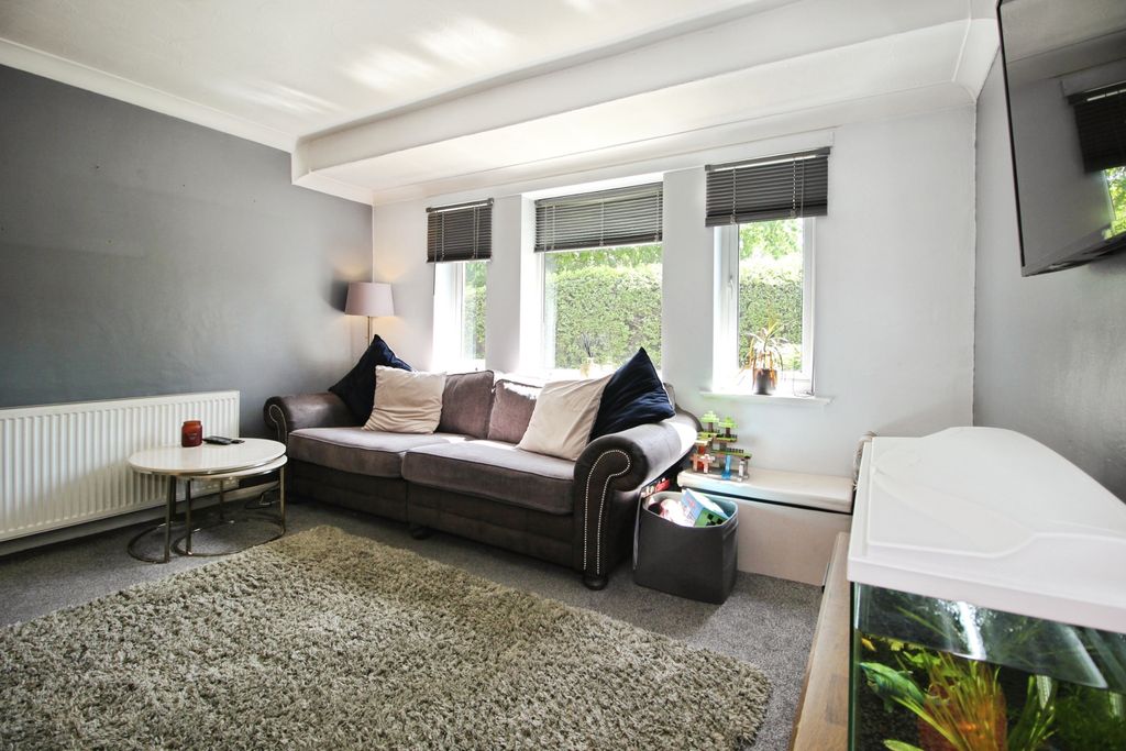 Property photo 3 of 15 Lounge