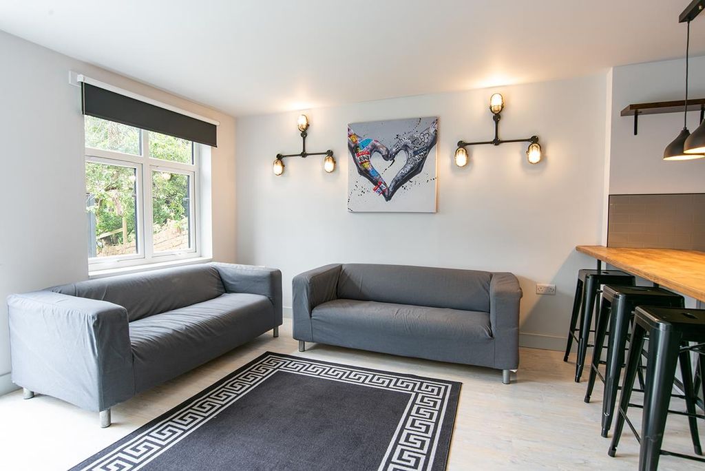 Property photo 3 of 6 _8100615.Jpg