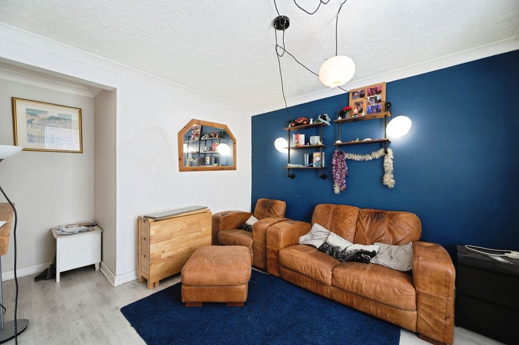 Property photo 2 of 11 Photo