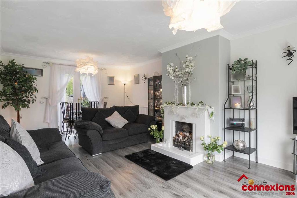 Property photo 3 of 22 Lounge Dining (2)