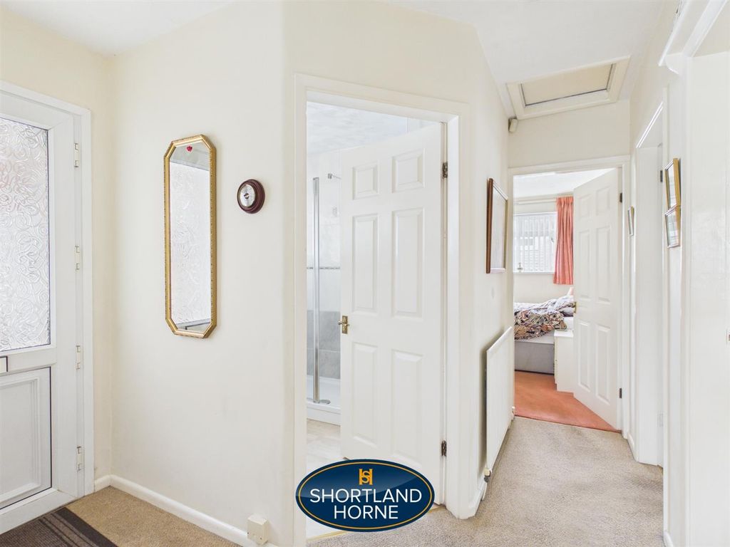 Property photo 2 of 11 Hallway
