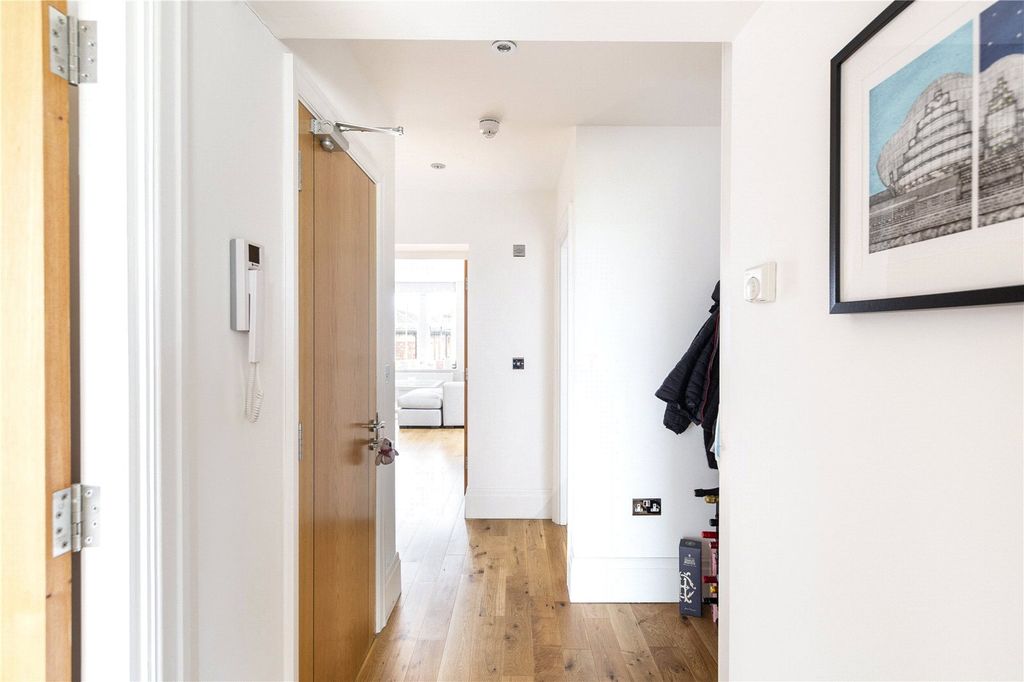Additional image 8 of 2 bed flat for saleOakfield Road, Clifton, Bristol BS8