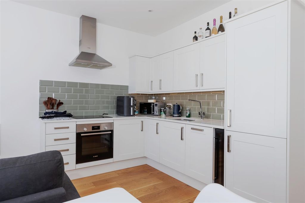 Property photo 2 of 10 Kingsway House_1.Jpg