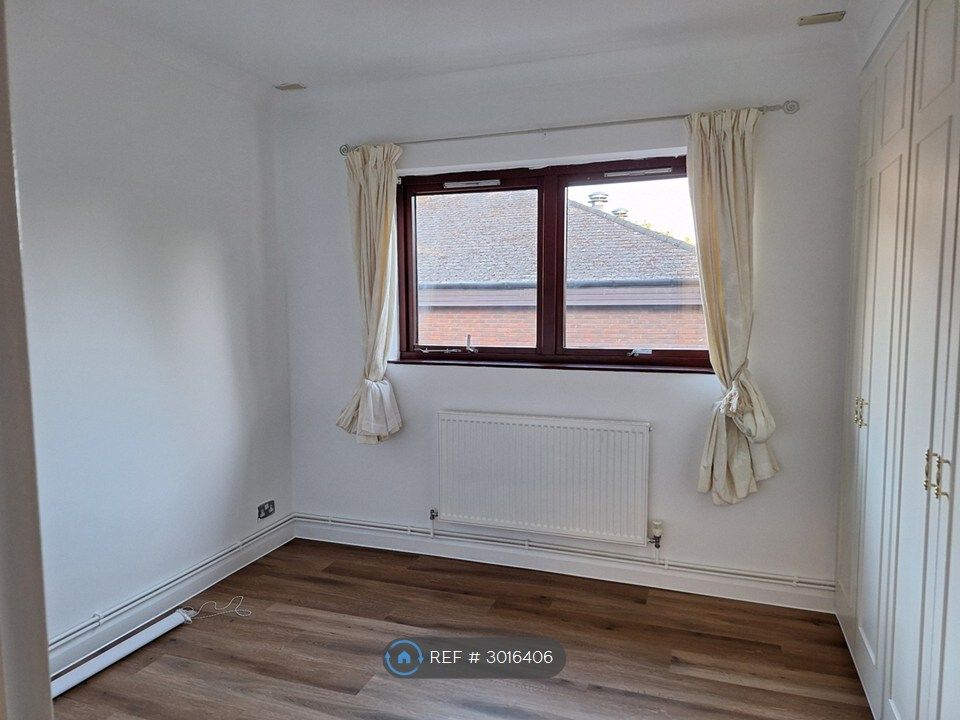 Property photo 1 of 5 Main Bedroom