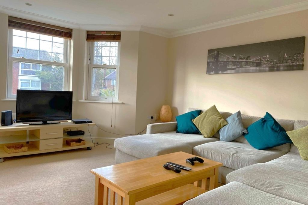 Property photo 3 of 12 03Lounge