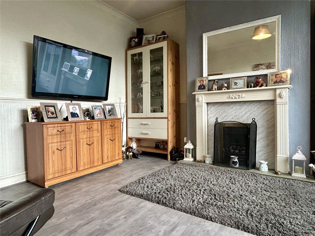 Property photo 3 of 18 Living Room