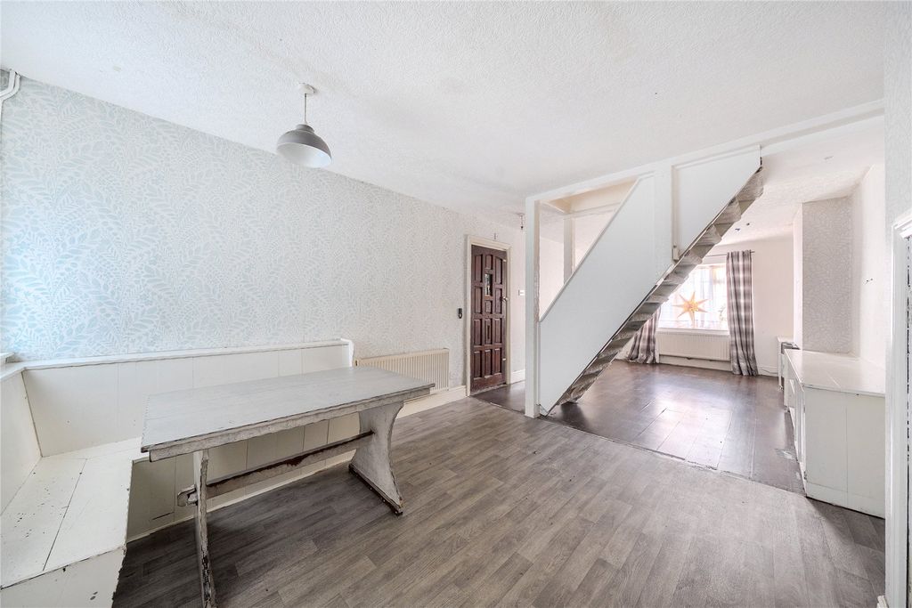 Property photo 2 of 9 Picture No. 13