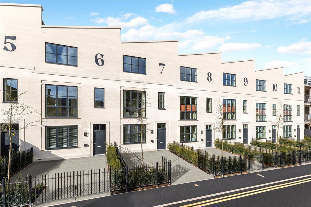 Property photo 1 of 14 Bath Press Townhouse