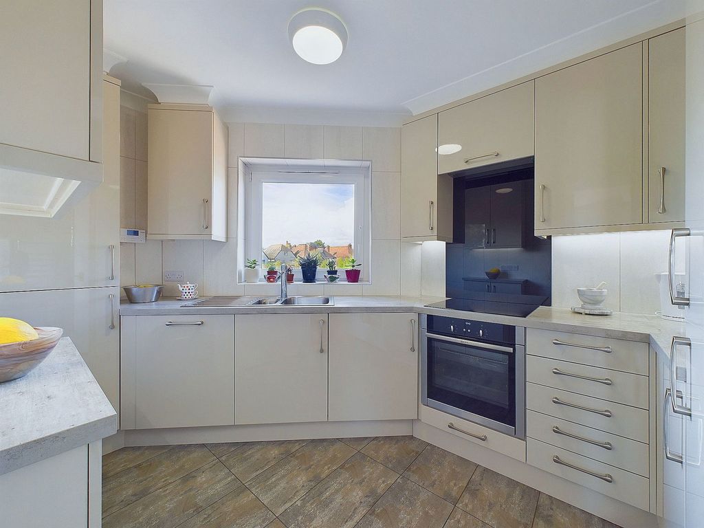 Property photo 2 of 11 Kitchen