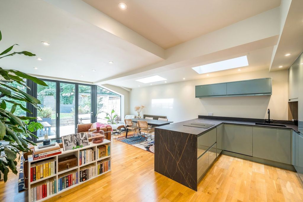 Property photo 2 of 9