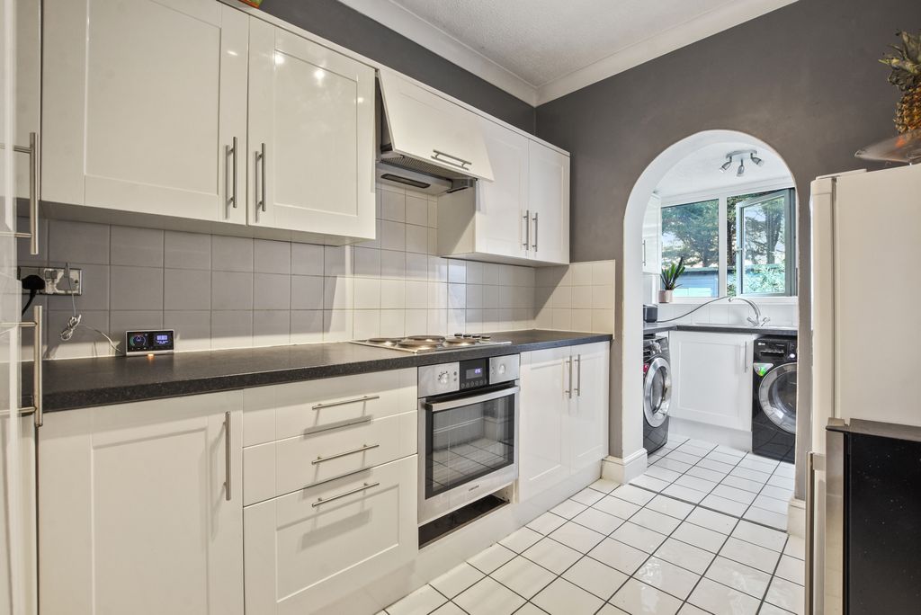 Property photo 3 of 9 Kitchen