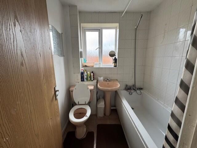 Property photo 1 of 10 Bathroom