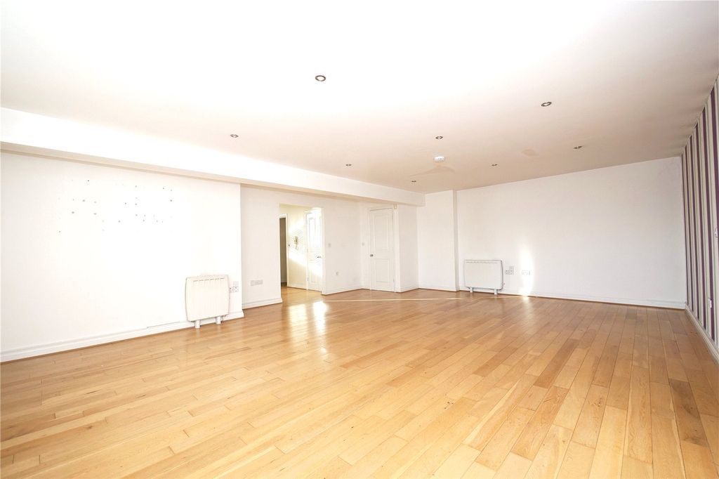 Property photo 3 of 15 Picture No. 23