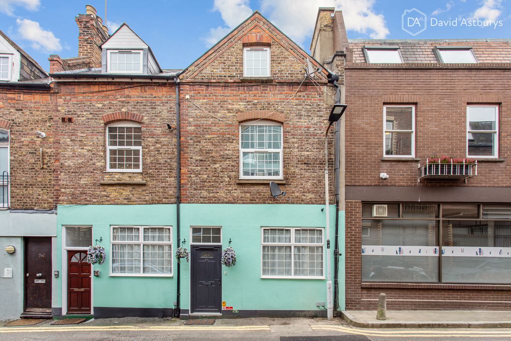 Property photo 2 of 11 050120265_Dahstds_5A Canfield Place _Nw6 3BT_016