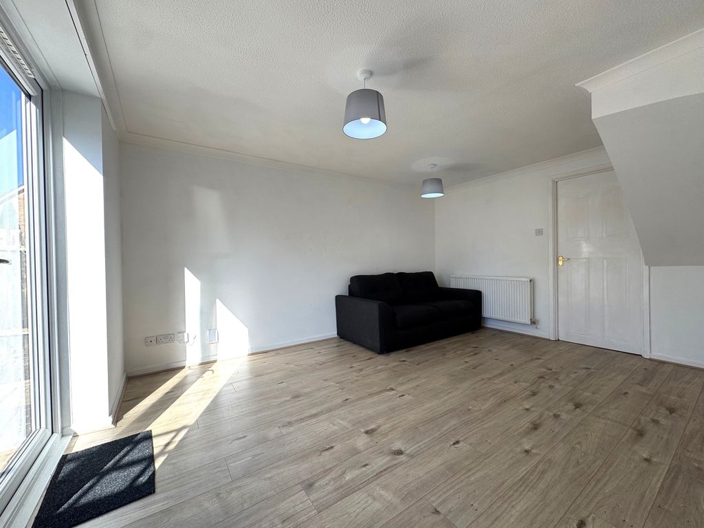 Property photo 3 of 9 Image