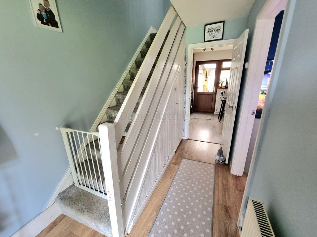 Property photo 3 of 27 Entrance Hallway