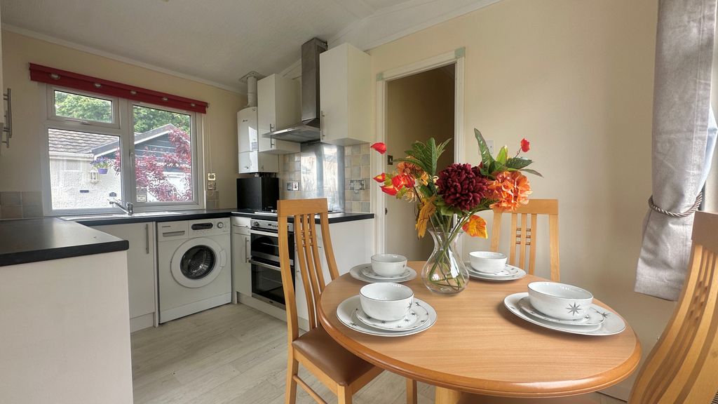 Property photo 3 of 13 67B7F93D-Cf81-47Ff-877B-400693157628