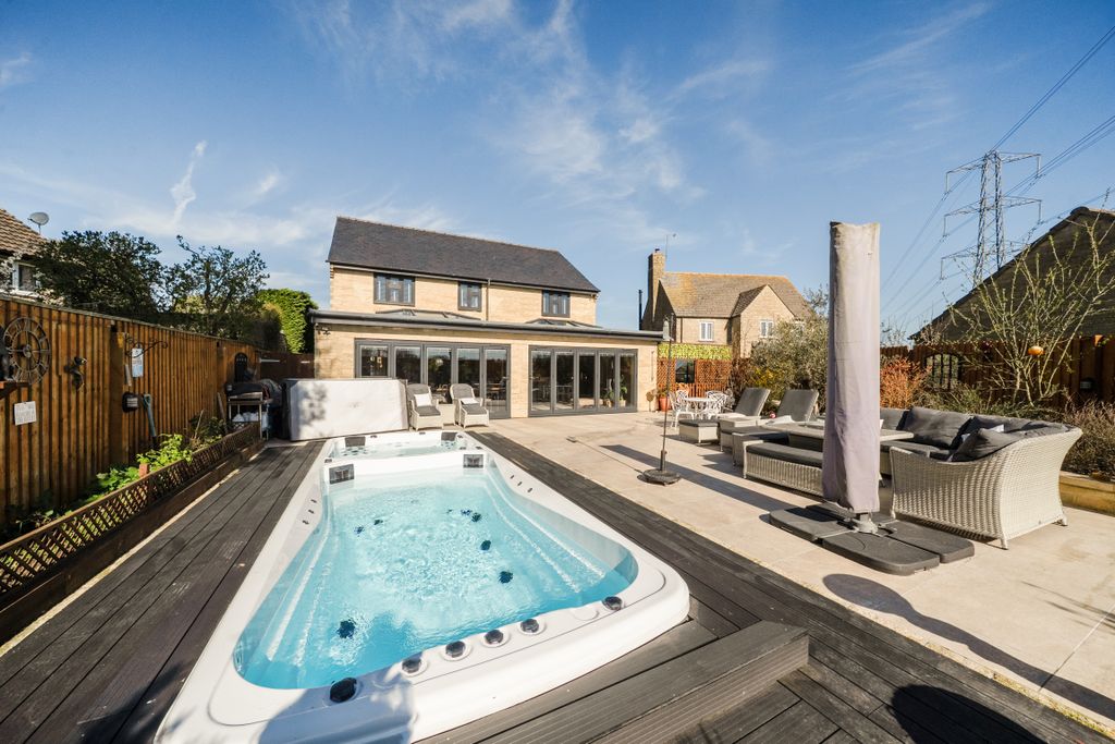 Property photo 1 of 23 14399212069d4E417790d3