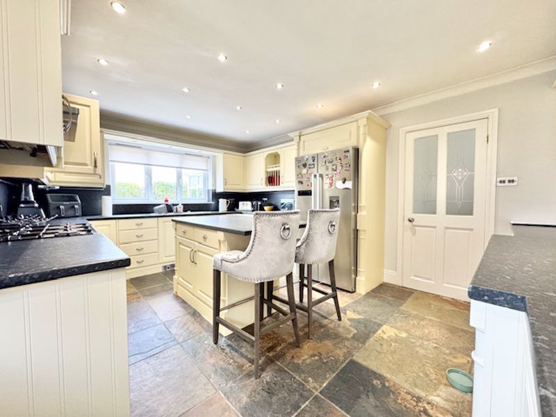Property photo 2 of 21 Kitchen Breakfast Room