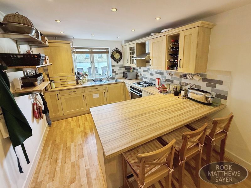 Property photo 3 of 11 Photo 12