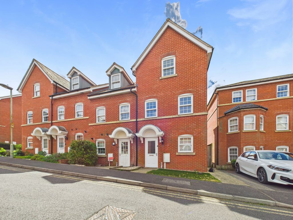 Property photo 1 of 11 163 George Roche Road, Canterbury, Kent, Ct1 3Ff