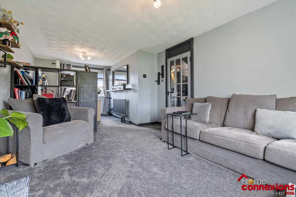 Property photo 3 of 20 Lounge Dining (2)