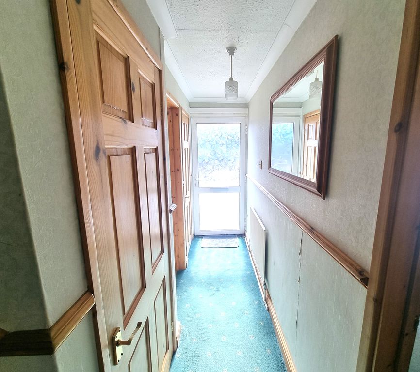 Property photo 2 of 10 Hallway