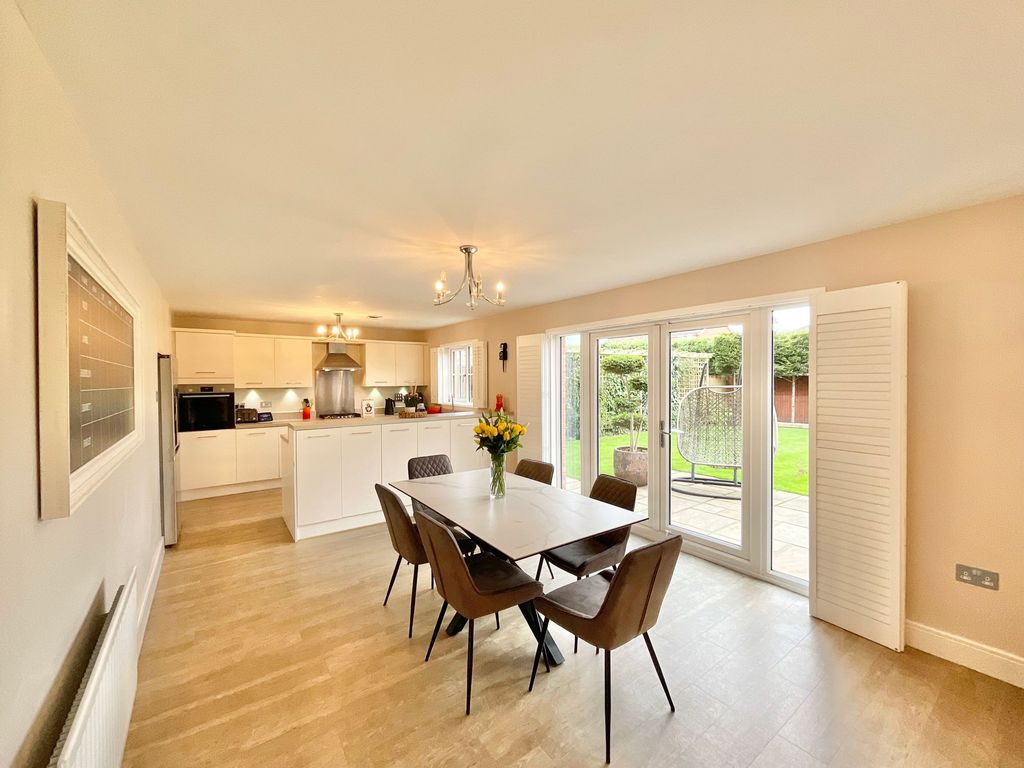 Property photo 2 of 31