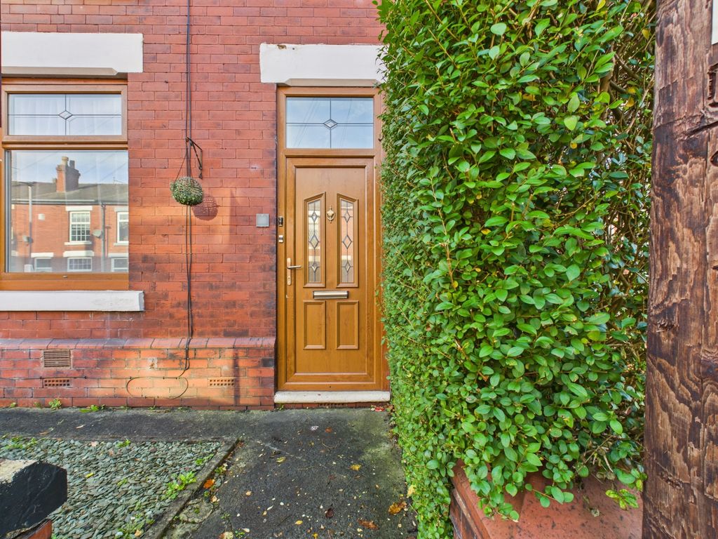 Property photo 2 of 19 Cam03729G0-Pr0169-Still021