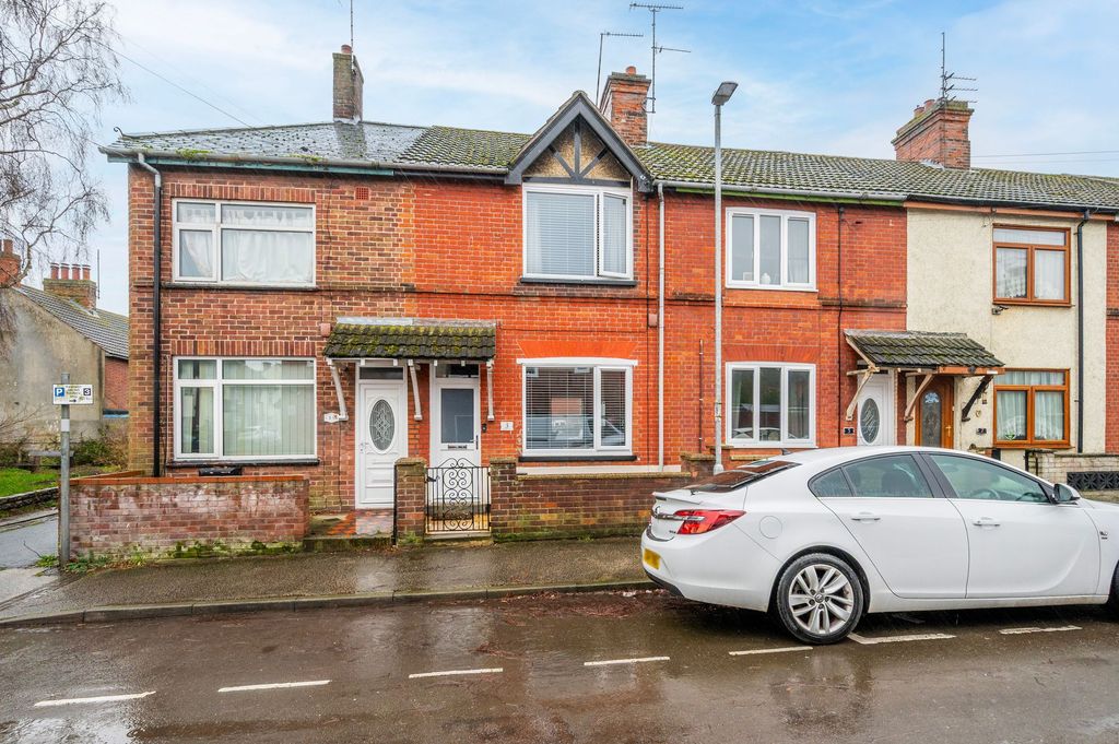 Property photo 2 of 17