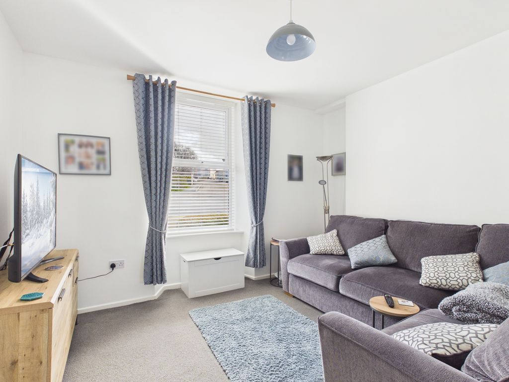 Property photo 3 of 10 Lounge