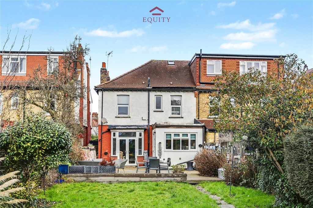 Property photo 3 of 33 Picture No. 21