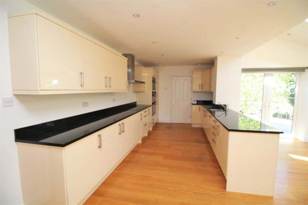 Property photo 3 of 22 Kitchen