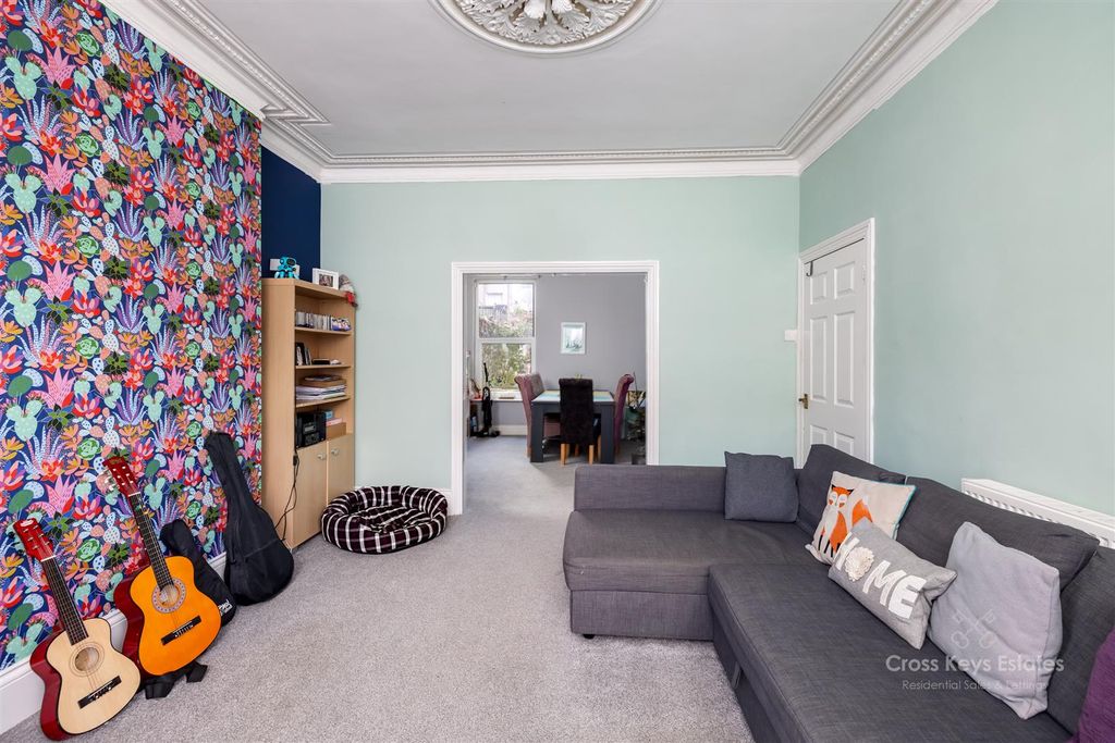 Property photo 3 of 17 Sitting Room