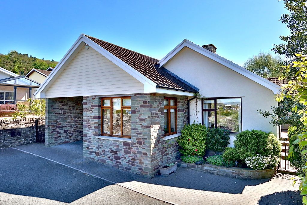 Property photo 1 of 40