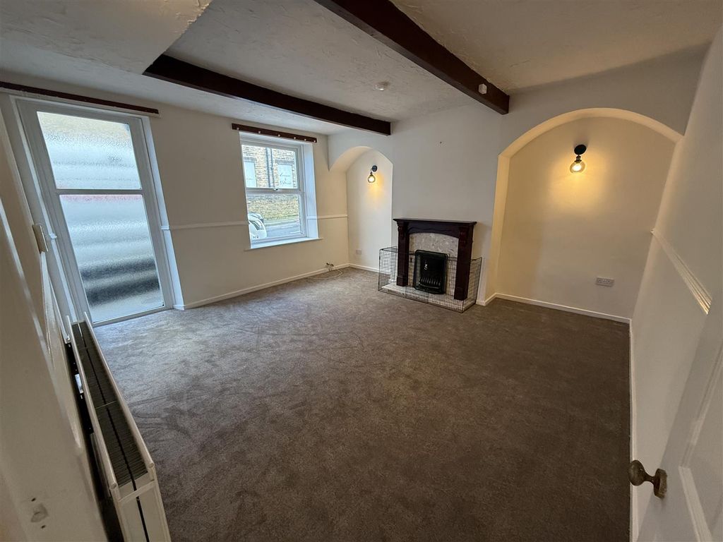 Property photo 3 of 17 Living Room