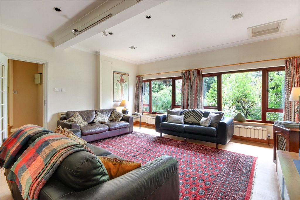 Property photo 2 of 20 Sitting Room