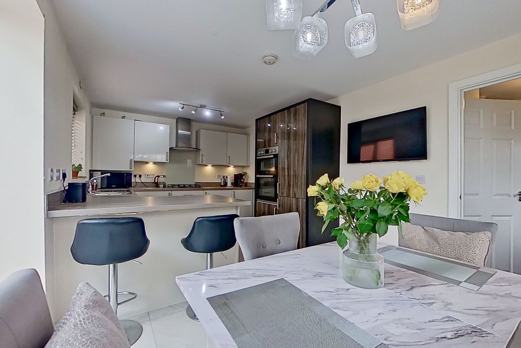 Property photo 3 of 53