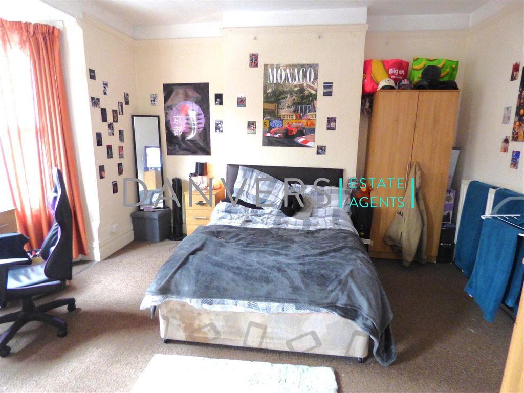 Property photo 2 of 7 Beds 6.Jpg