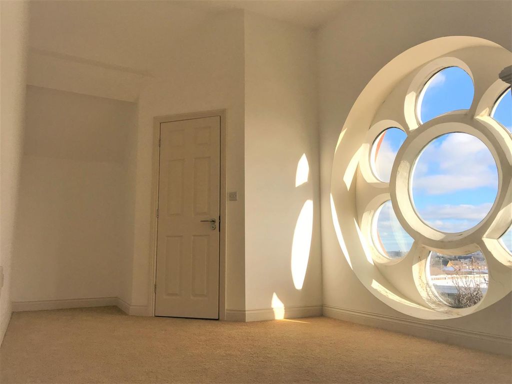 Property photo 3 of 6