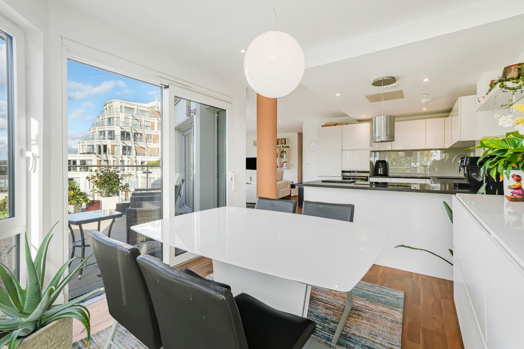 Property photo 3 of 23