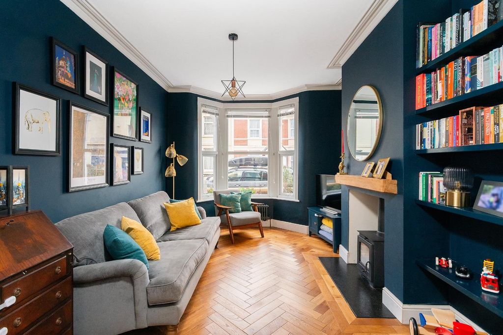 Property photo 3 of 33 1U1Srbn - Living Room E.Jpg