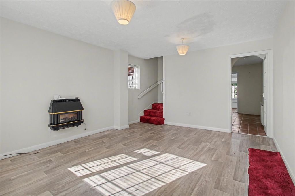 Property photo 2 of 15 Lounge