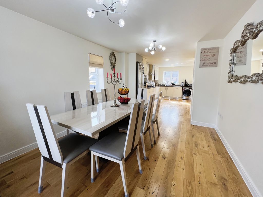 Property photo 3 of 17 Kitchen Diner