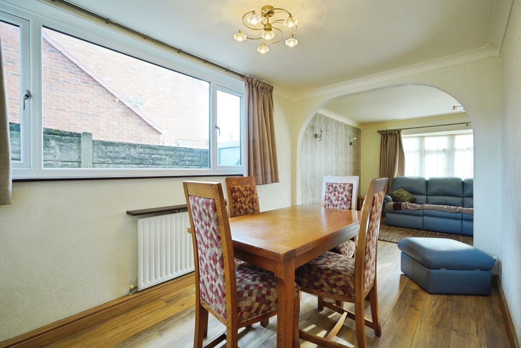 Property photo 3 of 19 Dining Room